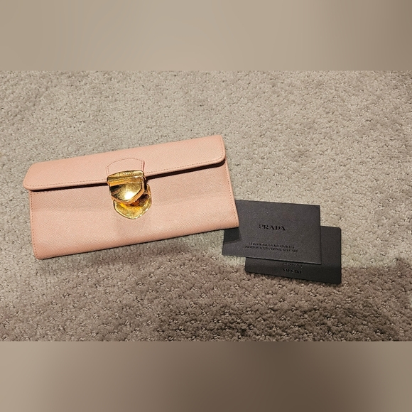 Prada Wallet - Picture 2 of 7